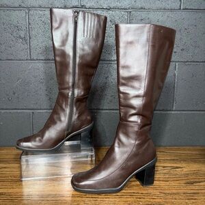 Chic Brown Heeled Boots for Women